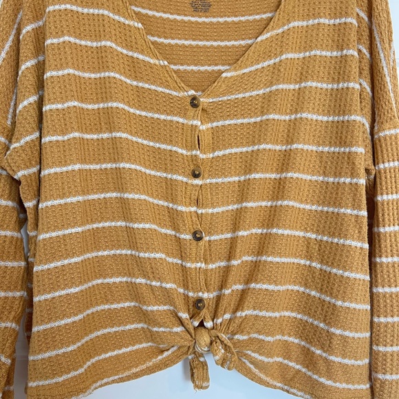 American Eagle Women’s Yellow Striped Top Size Large - Picture 2 of 4